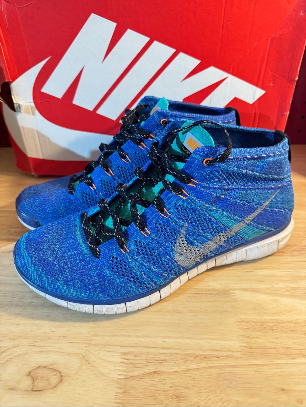 Nike Men’s Blue Free Flyknit Chukka Size 10